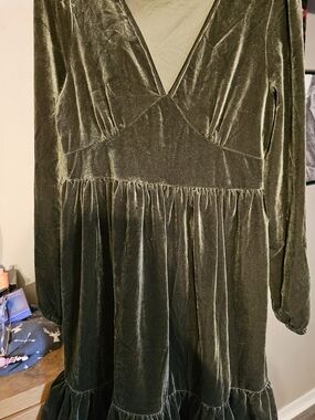 Halara-Velvet V-Neck Long Sleeve Dress - Olive Green